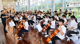 사진=무더위에 지친 시민들을 위한 오케스트라 선율.jpg