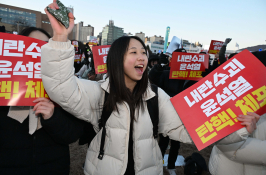 20241214-00비상계엄 국회 2차탄핵날-창원시청 앞 창원광장KZ9_4144-39028 copy.JPG