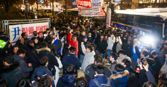 20241203 비상계엄령 국회의사당 군사경찰 군인 ICIB9285.jpg