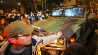 20241203 비상계엄령 국회의사당 군사경찰 군인 ICIB9794.jpg