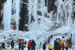 열기 가득 빙벽오르기.jpeg