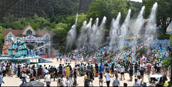 더위 씻어내는 물줄기.JPG