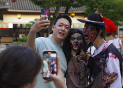 8월 뉴스 홍기웅(1) 민속촌 공포체험.jpg