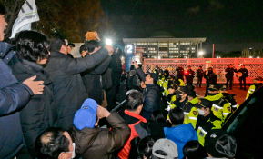 계엄령에 국회앞으로 모인 민중.jpg