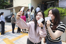 투표 인증 '찰칵'.jpg